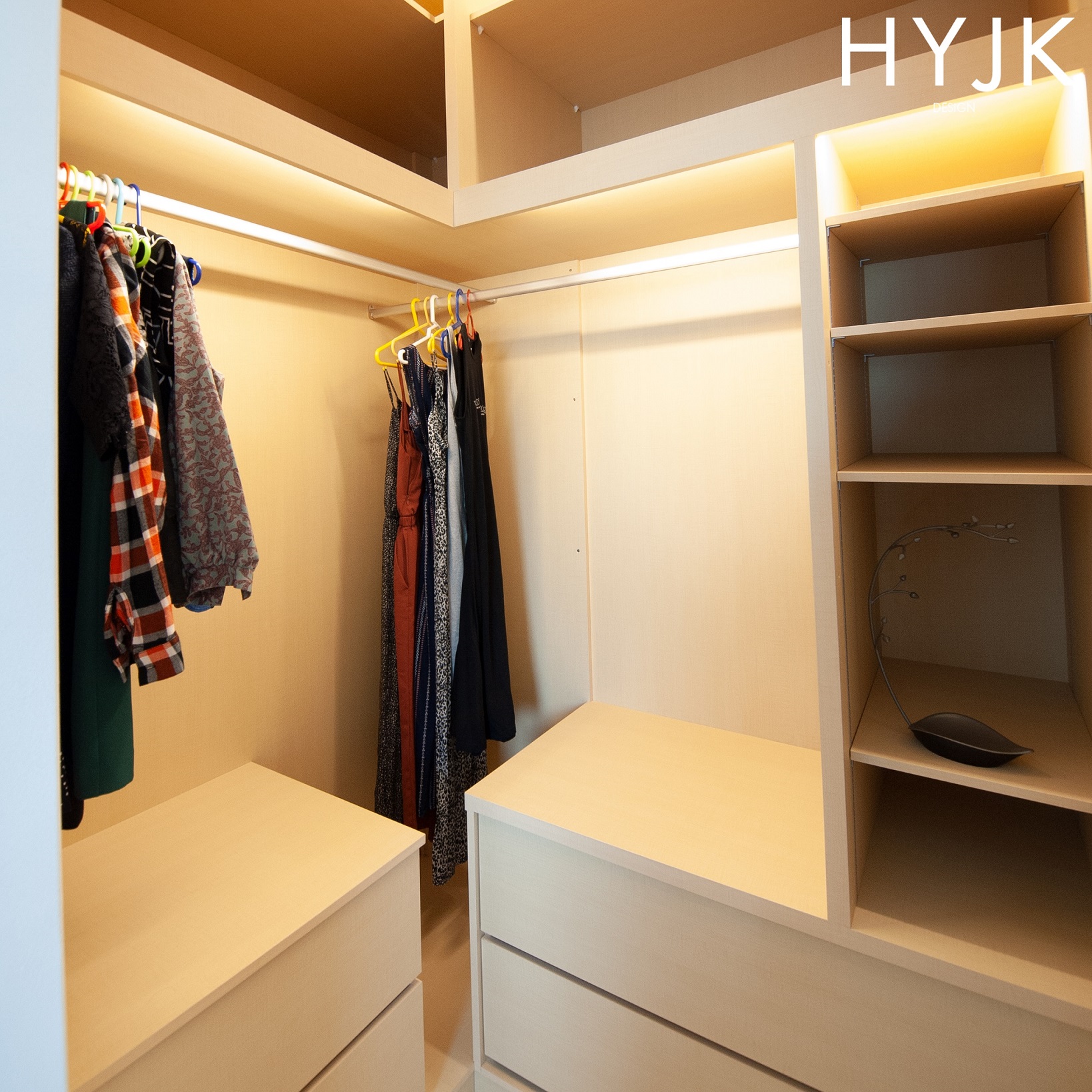 wardrobe.jpg