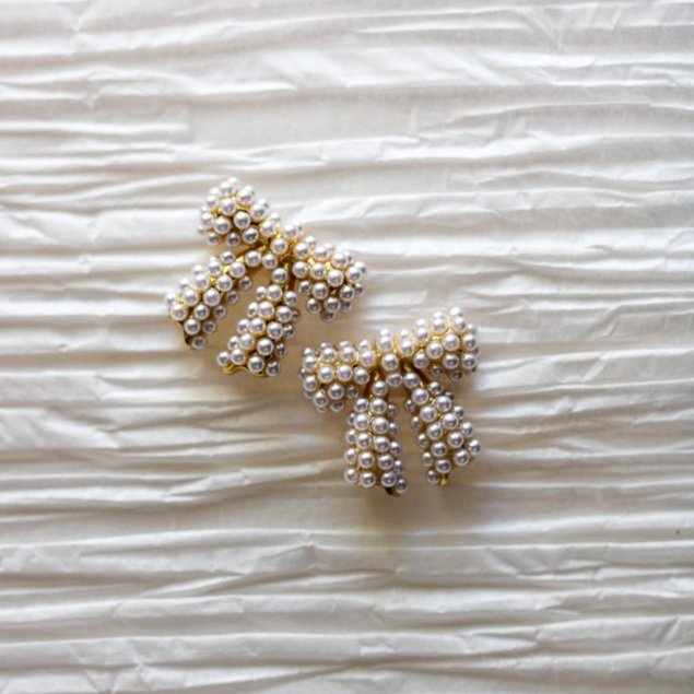 hollow+dot+pearl+bow+earrings+eotm+-4.jpg