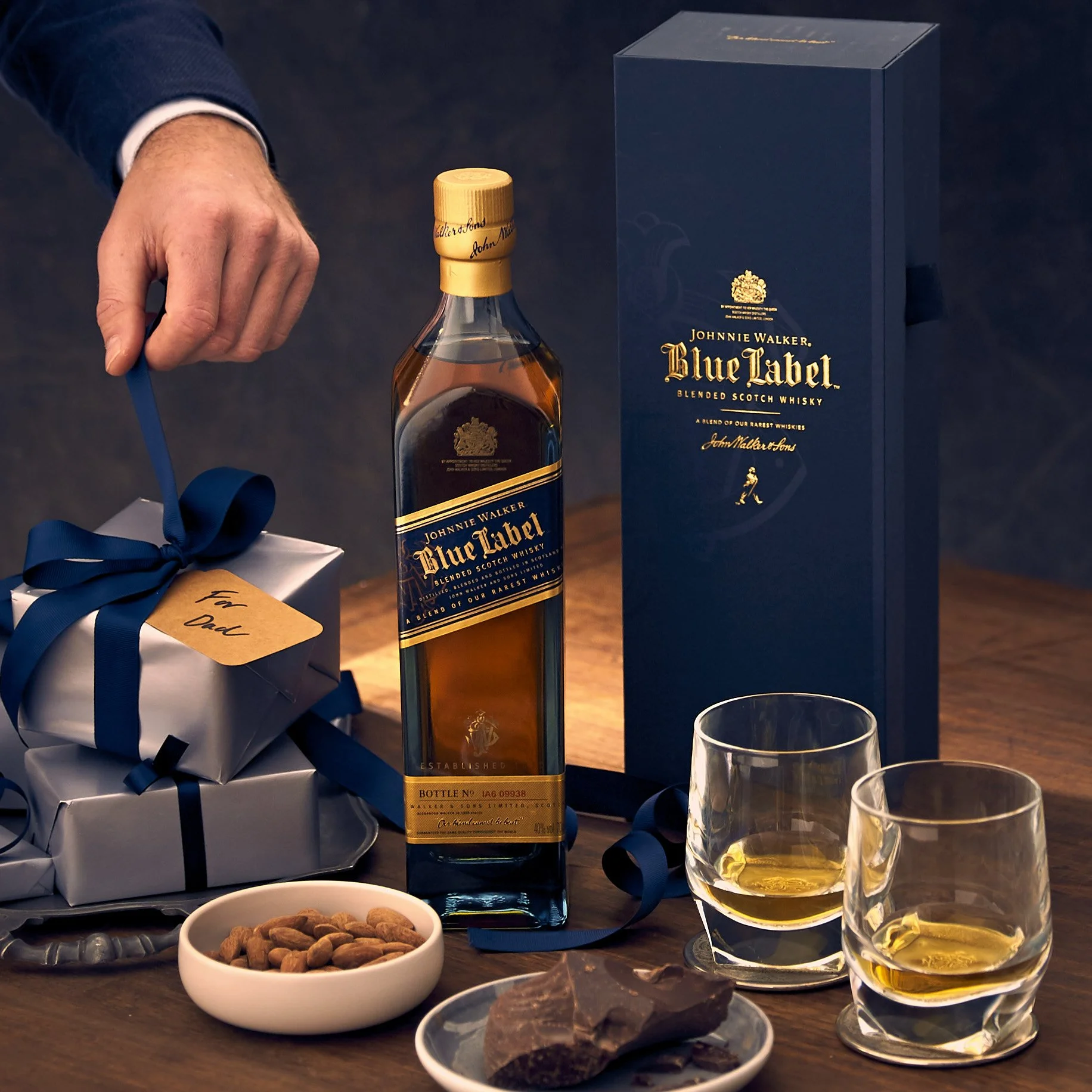 JW_Gifting_Johnnie_Walker_21.7.170165 1.jpg