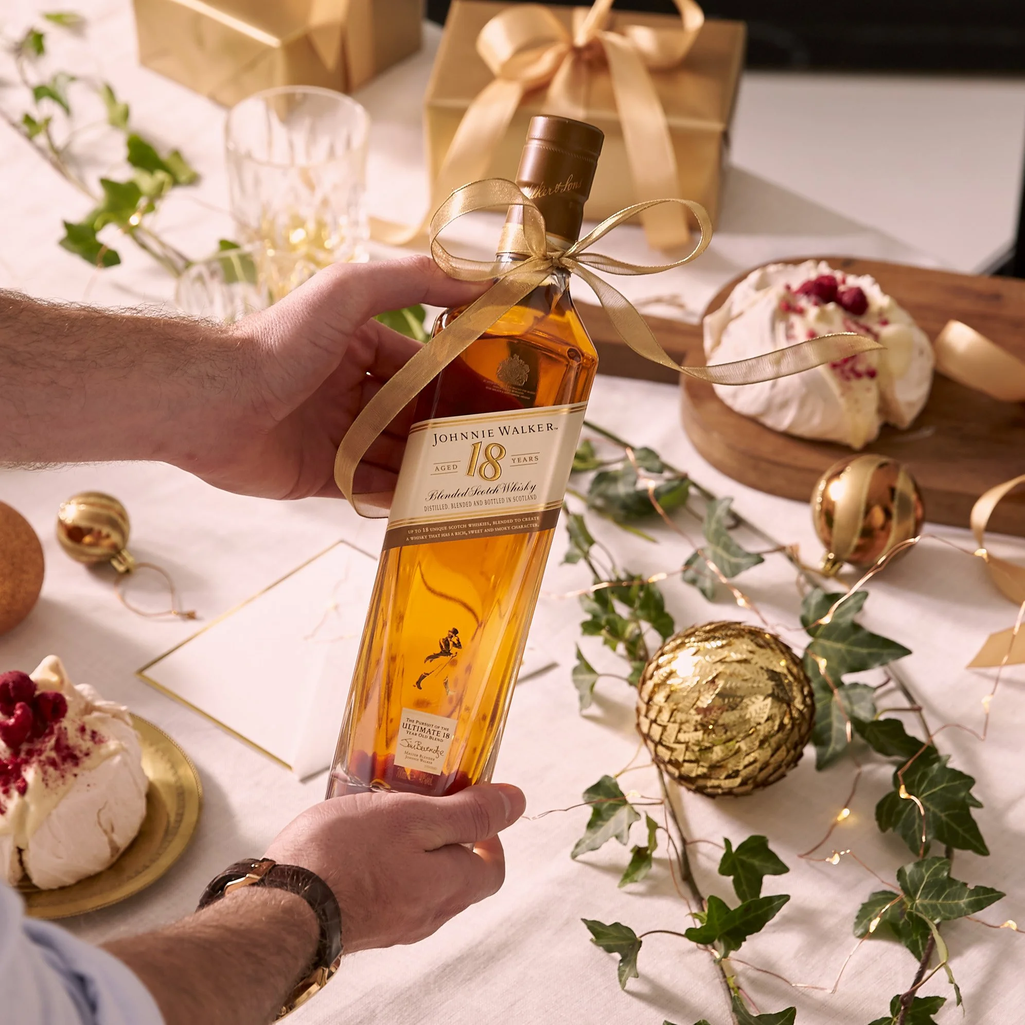 JW_Gifting_Johnnie_Walker_21.7.170384.jpg