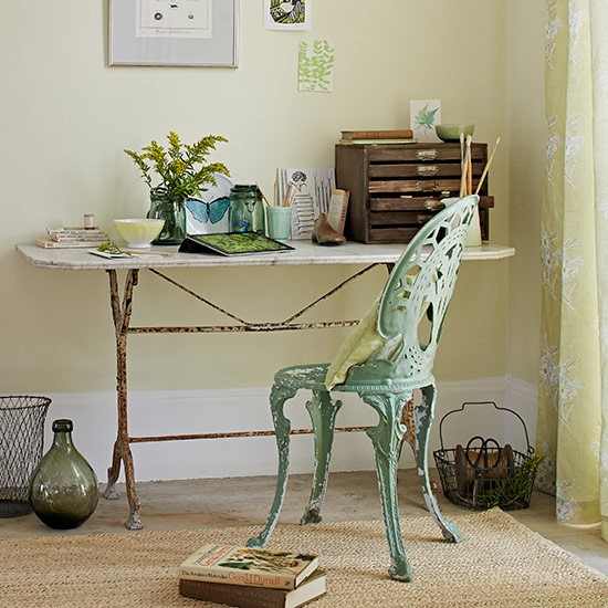Vintage-table-and-chair-in-yellow-room--Country-Homes-and-Interiors--Housetohome.co.uk.jpg