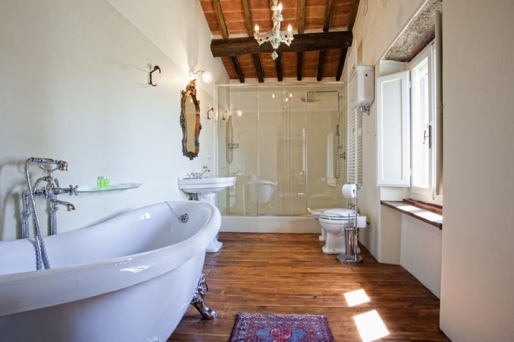 cortona-villa-bathroom.jpg