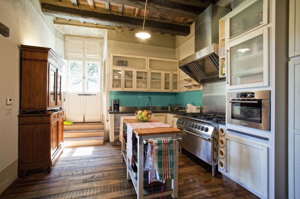 cortona-villa-kitchen.jpg