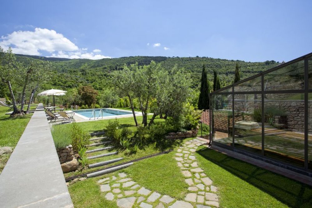 cortona-villa-pool.jpg