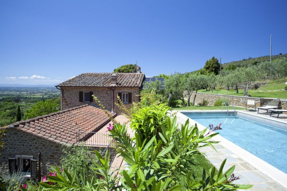 cortona-villa-with-pool-and-view.jpg