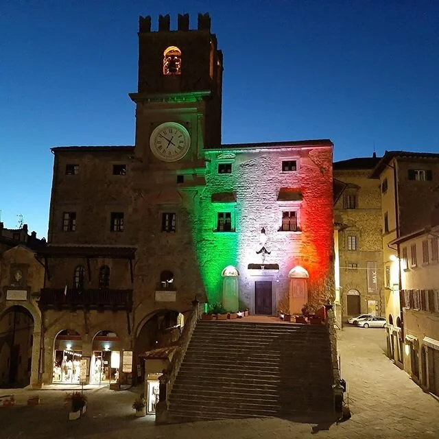 Cortona we miss you and all our friends. Carlo is returning back there tomorrow with his mum Rosanna so they can be reunited with Carlos dad. He will hold off giving them a hug and a kiss but he can&rsquo;t wait to help keep moral in high spirits!💪K