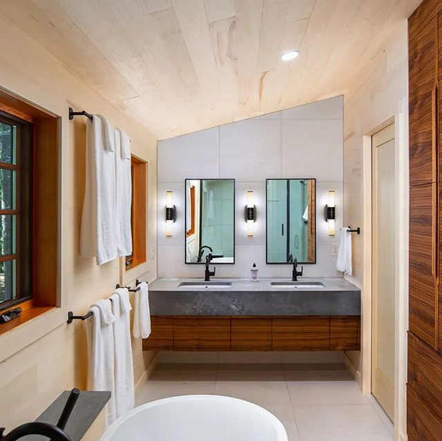 Left side, right side, we can&rsquo;t decide which view we like better. Swipe left to see both views of the master en-suite in the lake side cabin Reno. 
Millwork by @jtolsonwoodworking
Photography by @leclairphotovideo 
In collaboration with @annecu