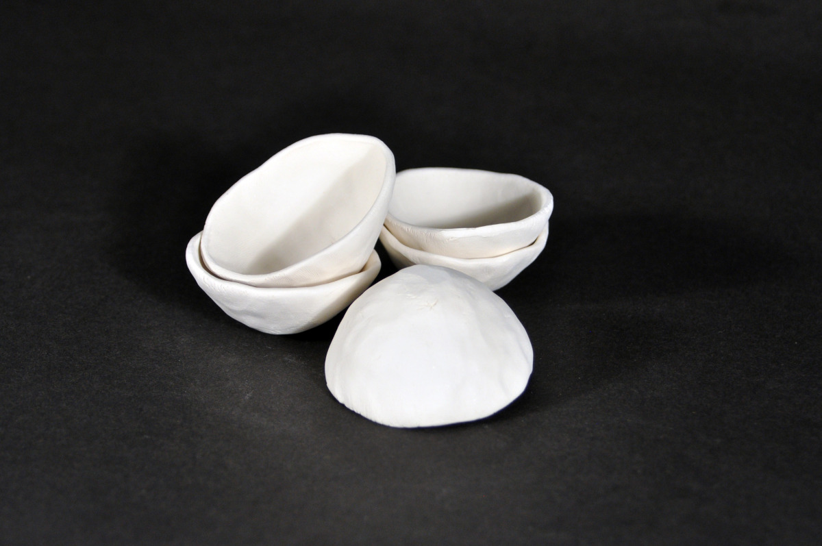 Small pinch pots representing physiological comfort.