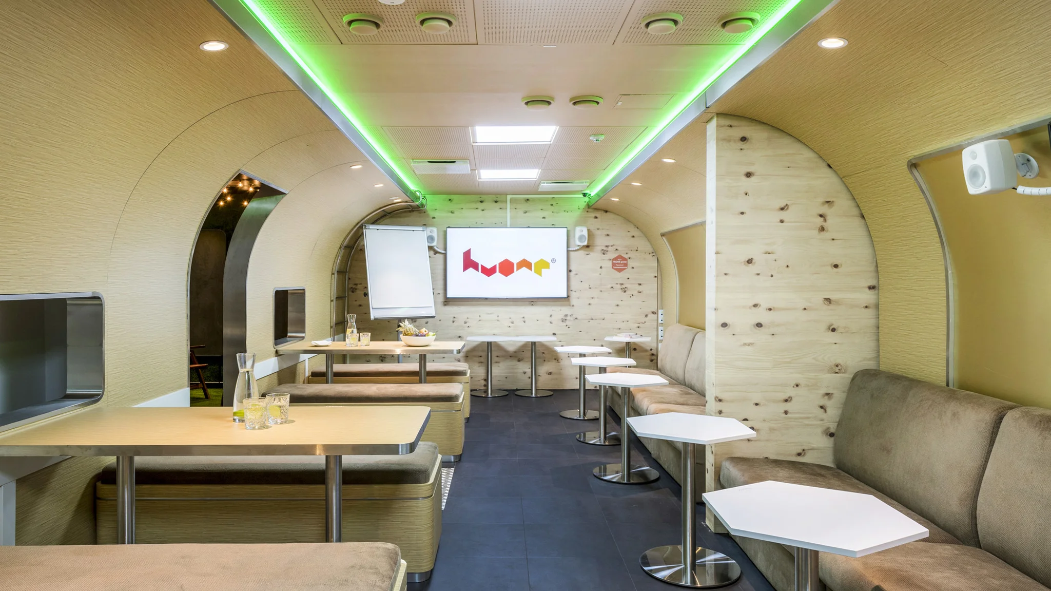 HUONE Kamppi Caravan _ Karavaani_9.jpg