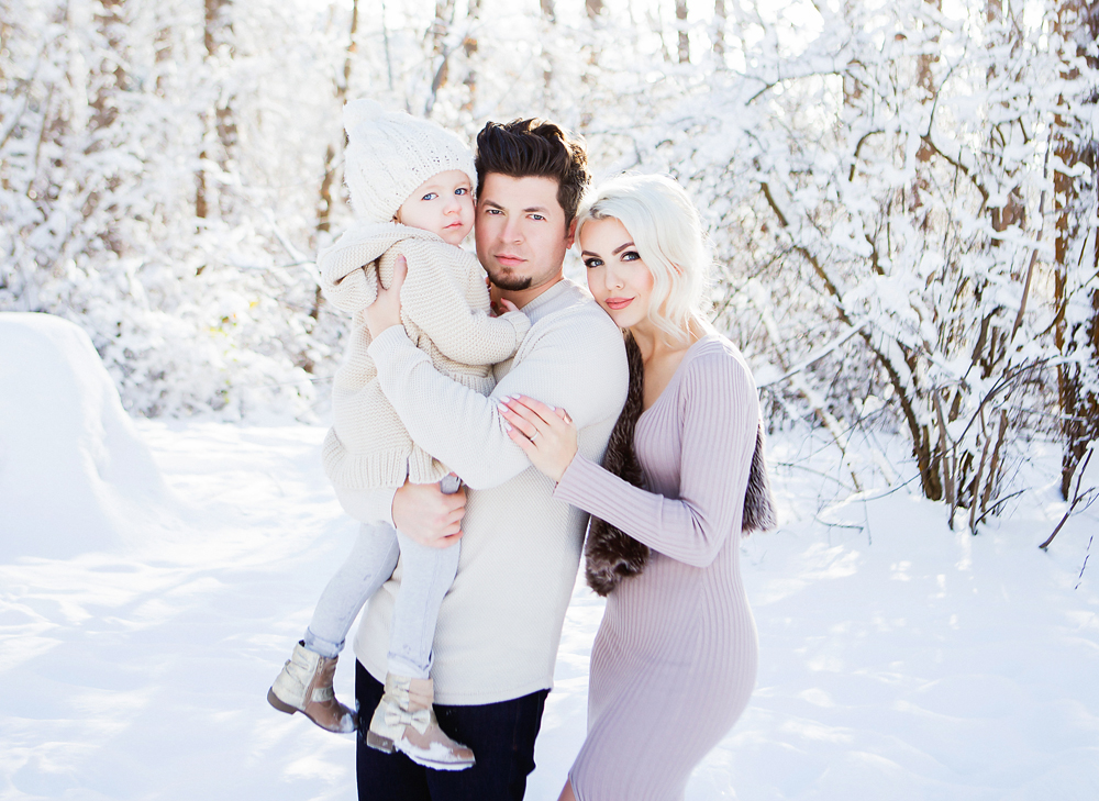 In this shoot, there could have been more contrast between the snowy background and the daughter’s and father’s outfit choices, as they blend in with the scenery. | Photo credit: http://www.purelylily.com
