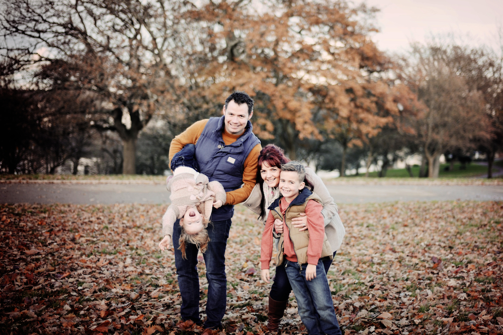 If you feel most comfortable in your front yard, look no further for your perfect family photo setting. And don’t forget to be yourself! | Photo credit: libertypearlphotography.com