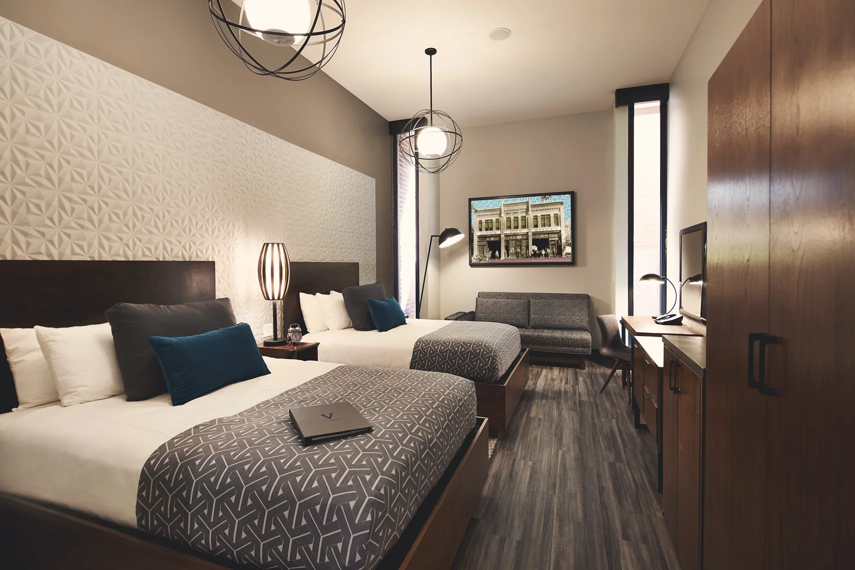 Upscale Two Bed Guest Rooms in Downtown Springfield Hotel Vandivort