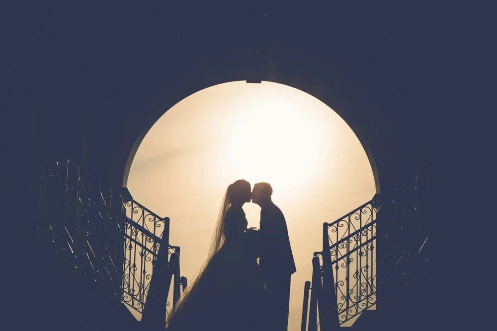 Silhouette of couple kissing at Trump Bedminster