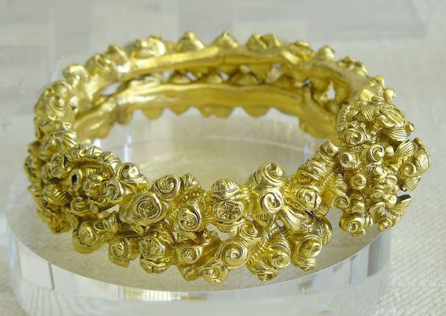 Pre-Christian Celtic bracelet from Aurillac, France. Photo by Siren-Com .