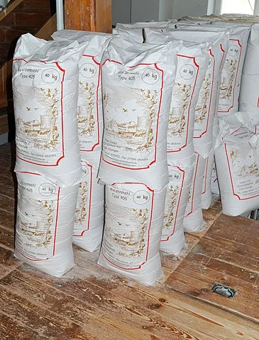 Bleached wheat flour -- convenient filler. Photo by Harke .
