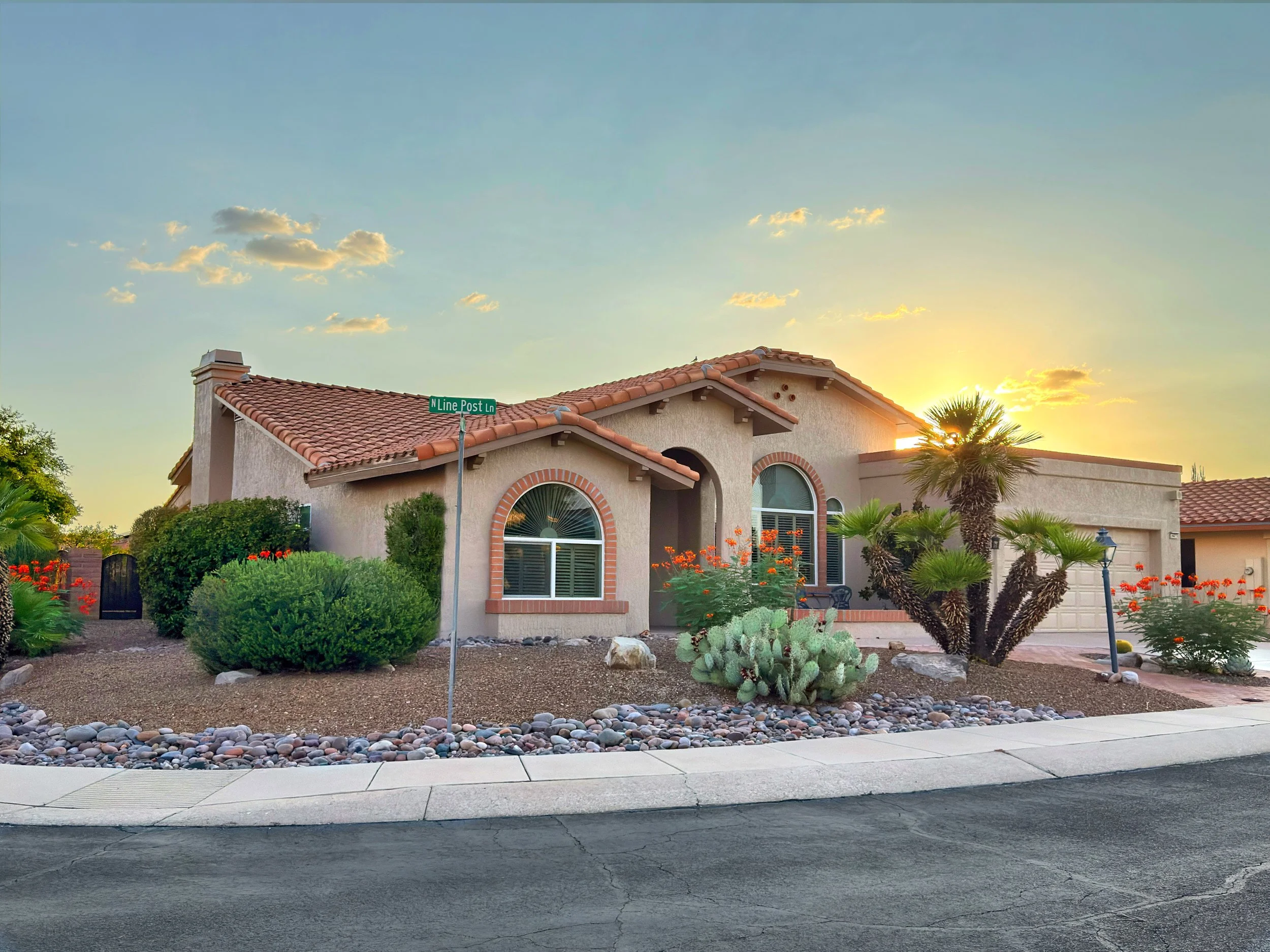 14471 N Line Post Lane, Oro Valley, AZ 85755   |   2 Bed 2 Bath   |   2,238 SqFt   |   $499,900