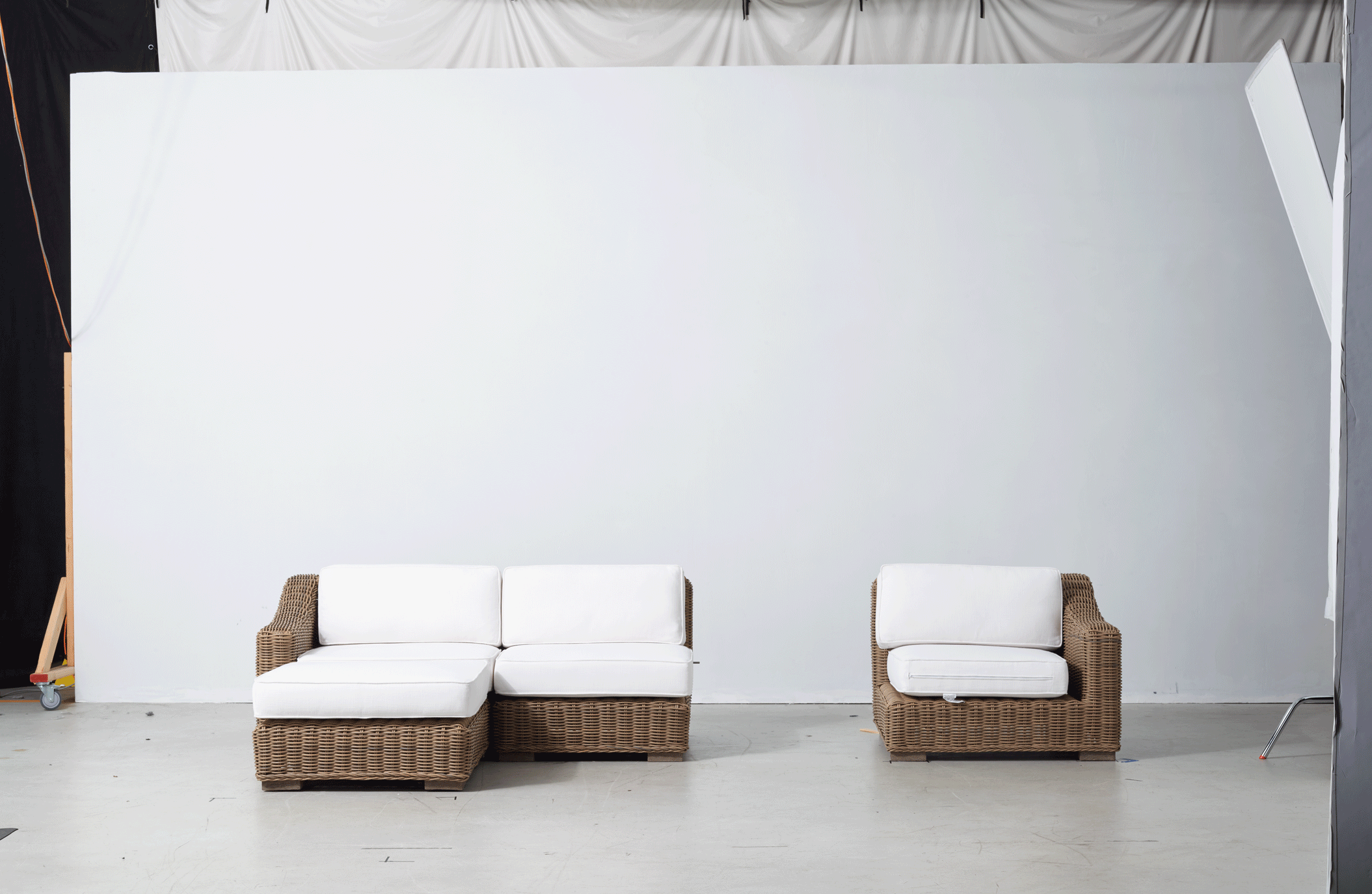 © RESTORATION HARDWARE