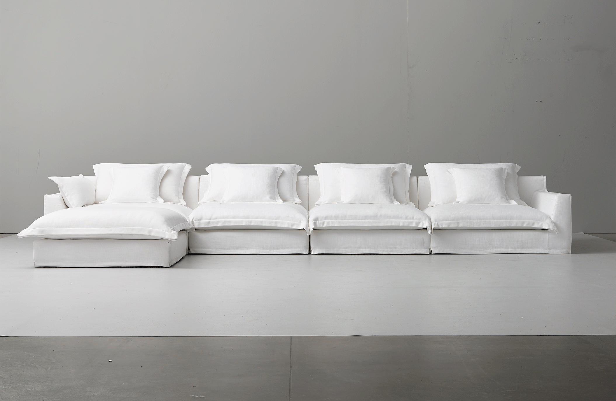 © RESTORATION HARDWARE