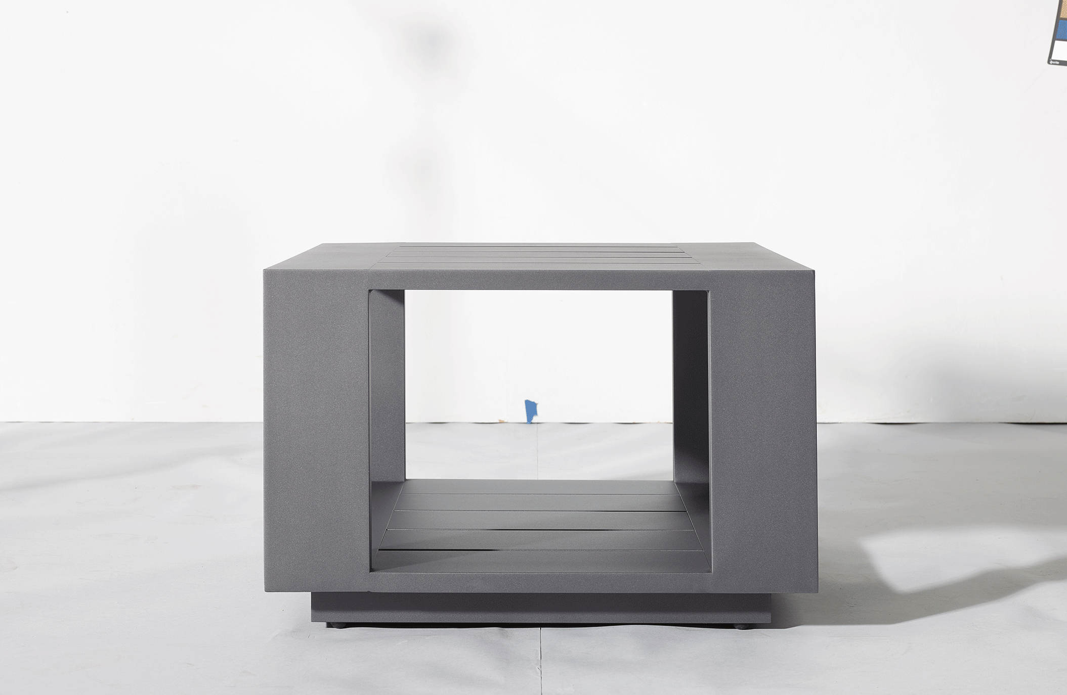 © RESTORATION HARDWARE