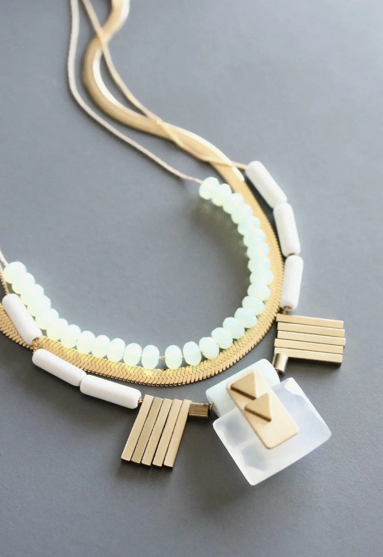 DECO CHALCEDONY SNAKE CHAIN