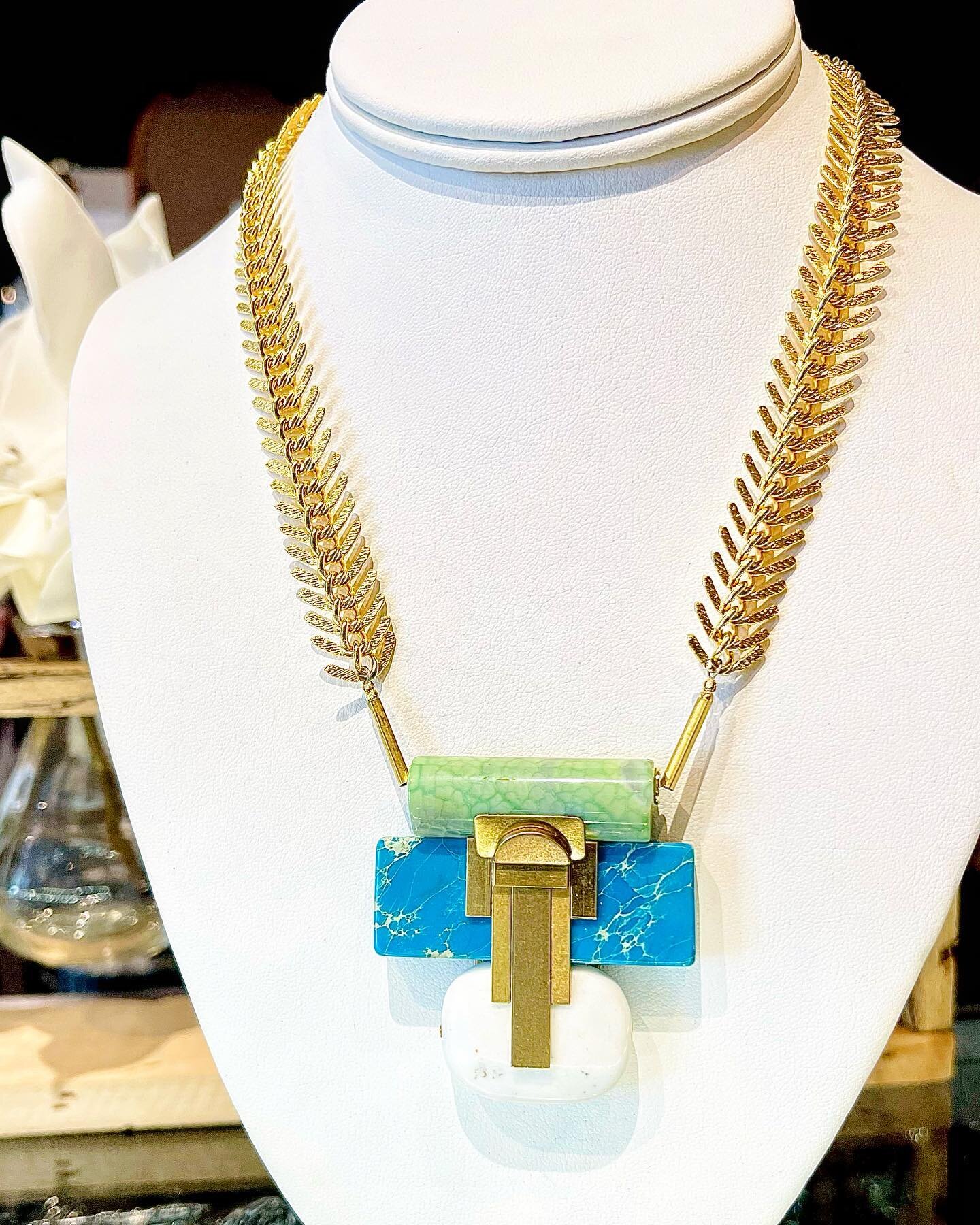 I think this weekend calls for some statement pieces #turquoise #statementjewelry #johnnieq #handmade #independenceday #womenownedbusiness #shopsmall #franklintn #nashville #boutiqueshopping @davidaubrey_jewelry