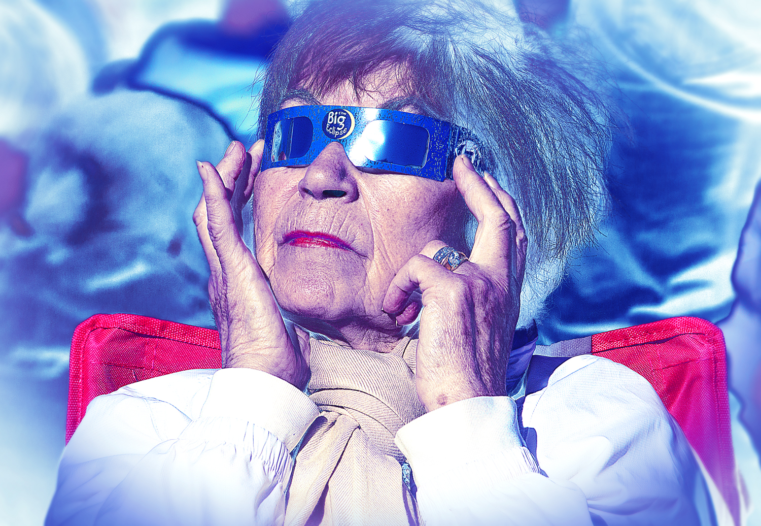 IMG_3392_older_woman_eclipse.jpg