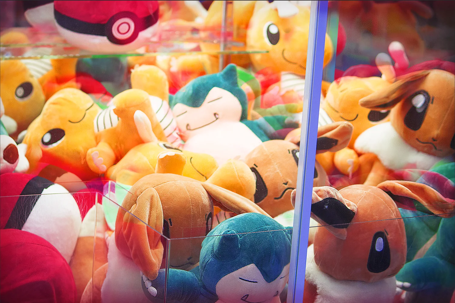 IMG_4307_stuffed_toys_glass.jpg