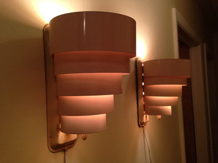 Vintage Pink-Color Aluminum Art Deco Style Light Sconce Pair 5-Tier aluminum-sculpted light fixtures. Pale pink. Soft pink glow when lit. Both in working order (electrical cords have paint on them). approx. 5.5"wide x 9"high x 6.5"deep. $50 for pair