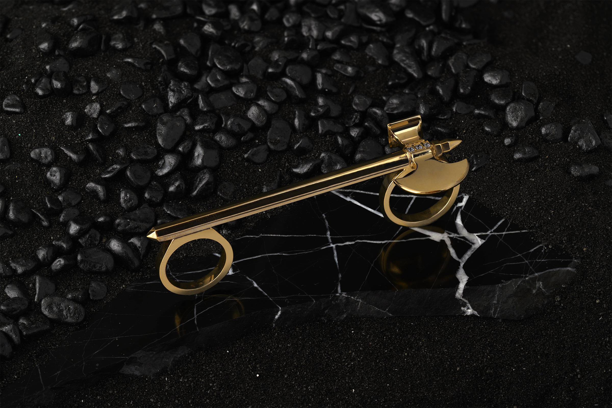 AXE_Pers2_TOR_11_2400.png