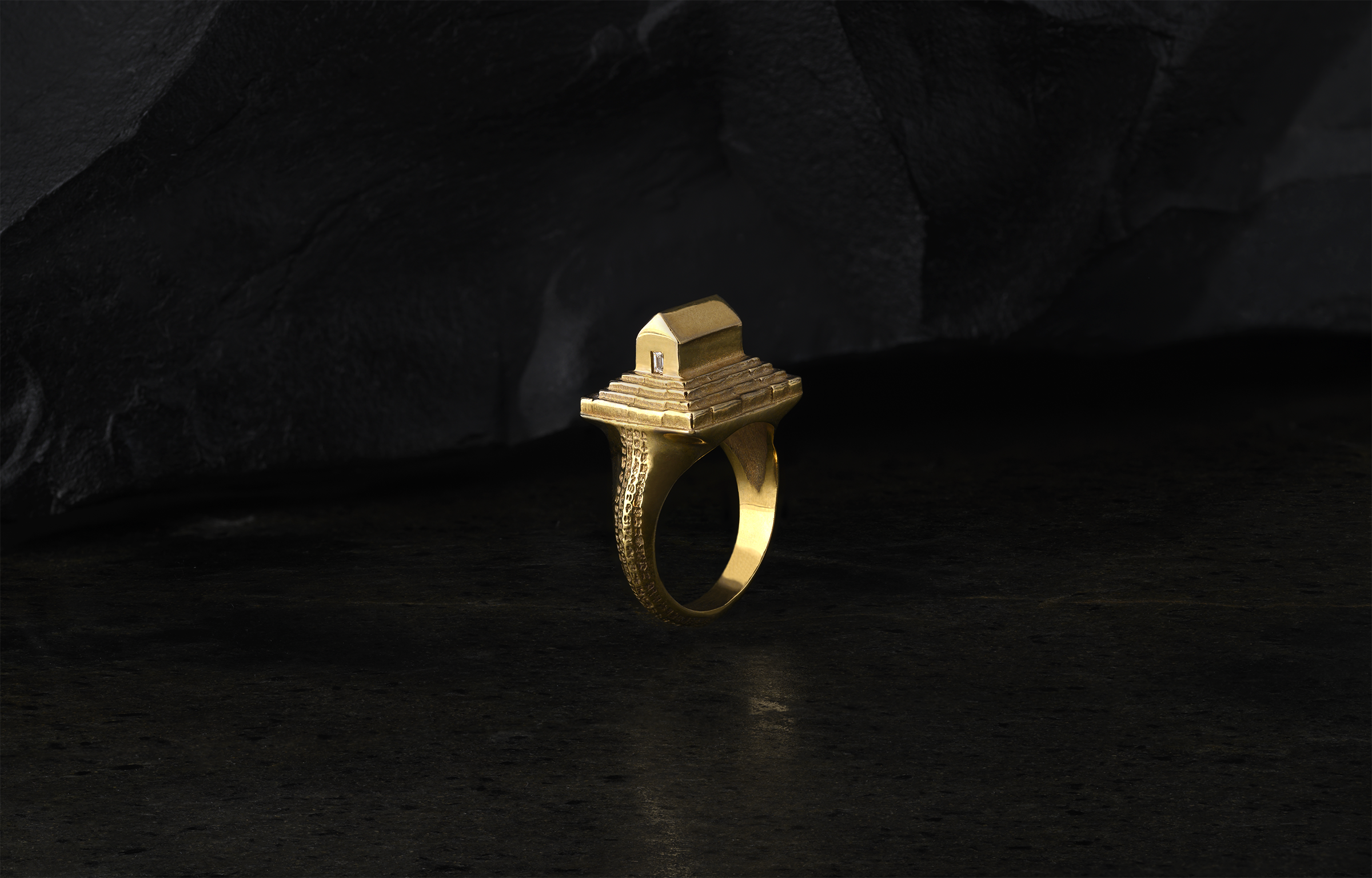 TOMB_Pers_TOR_15_2400.png