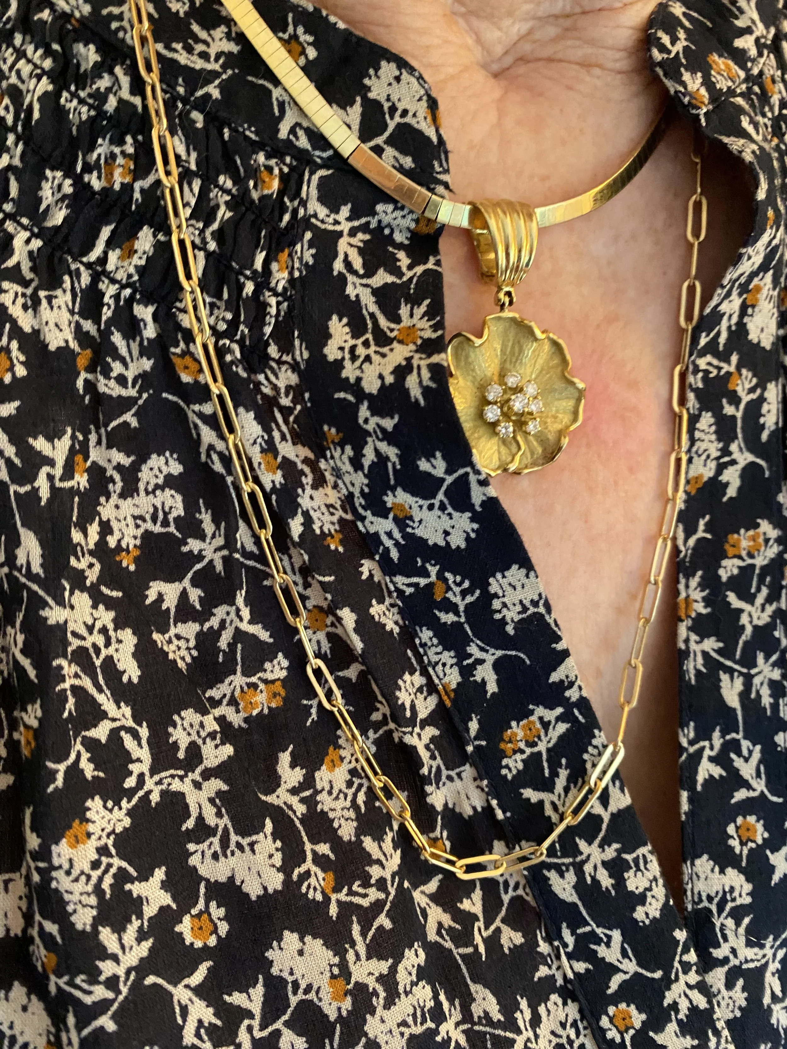 Flower pendant speaks to the floral blouse