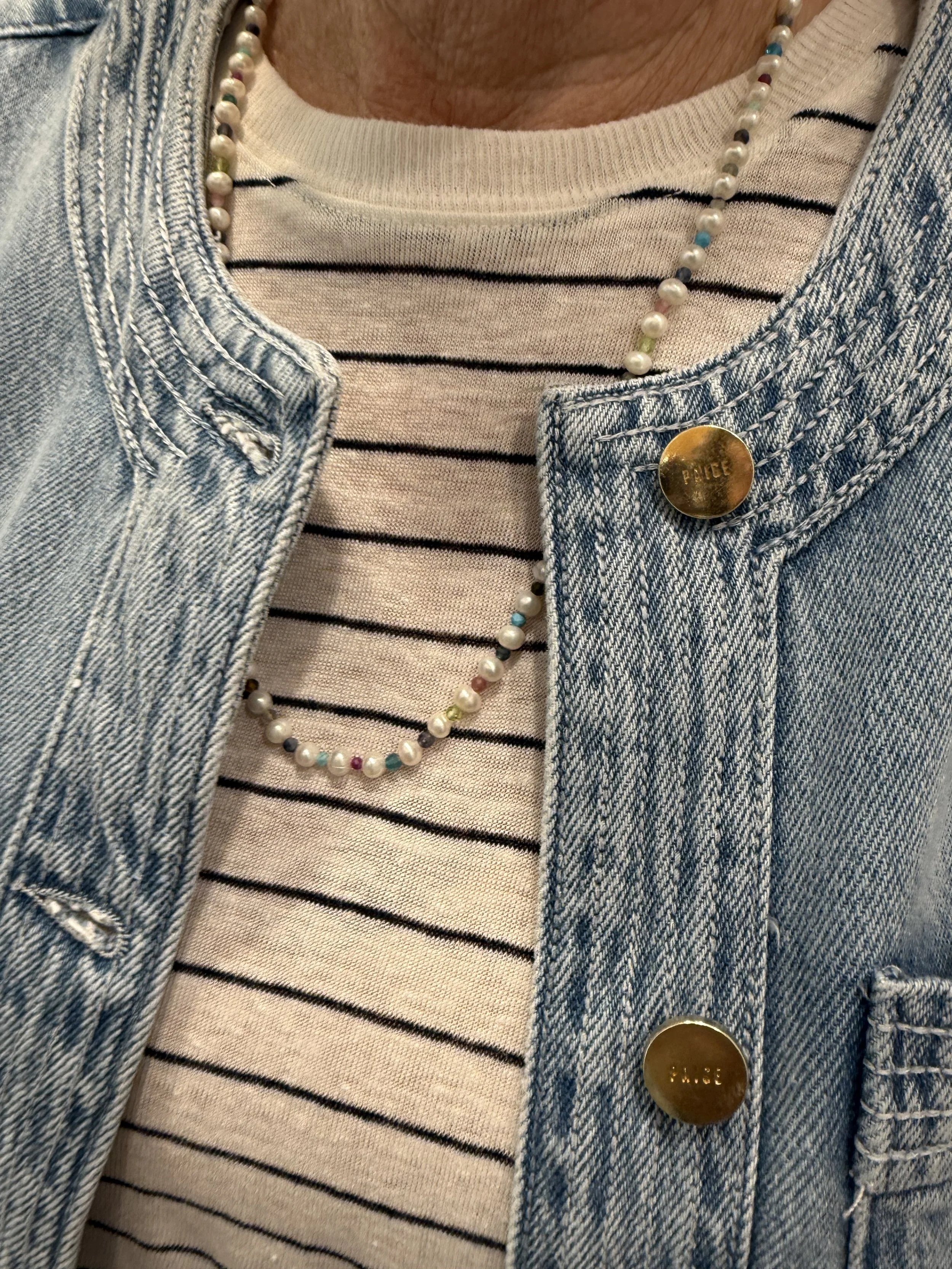 A delicate, colorful echo to the stripes