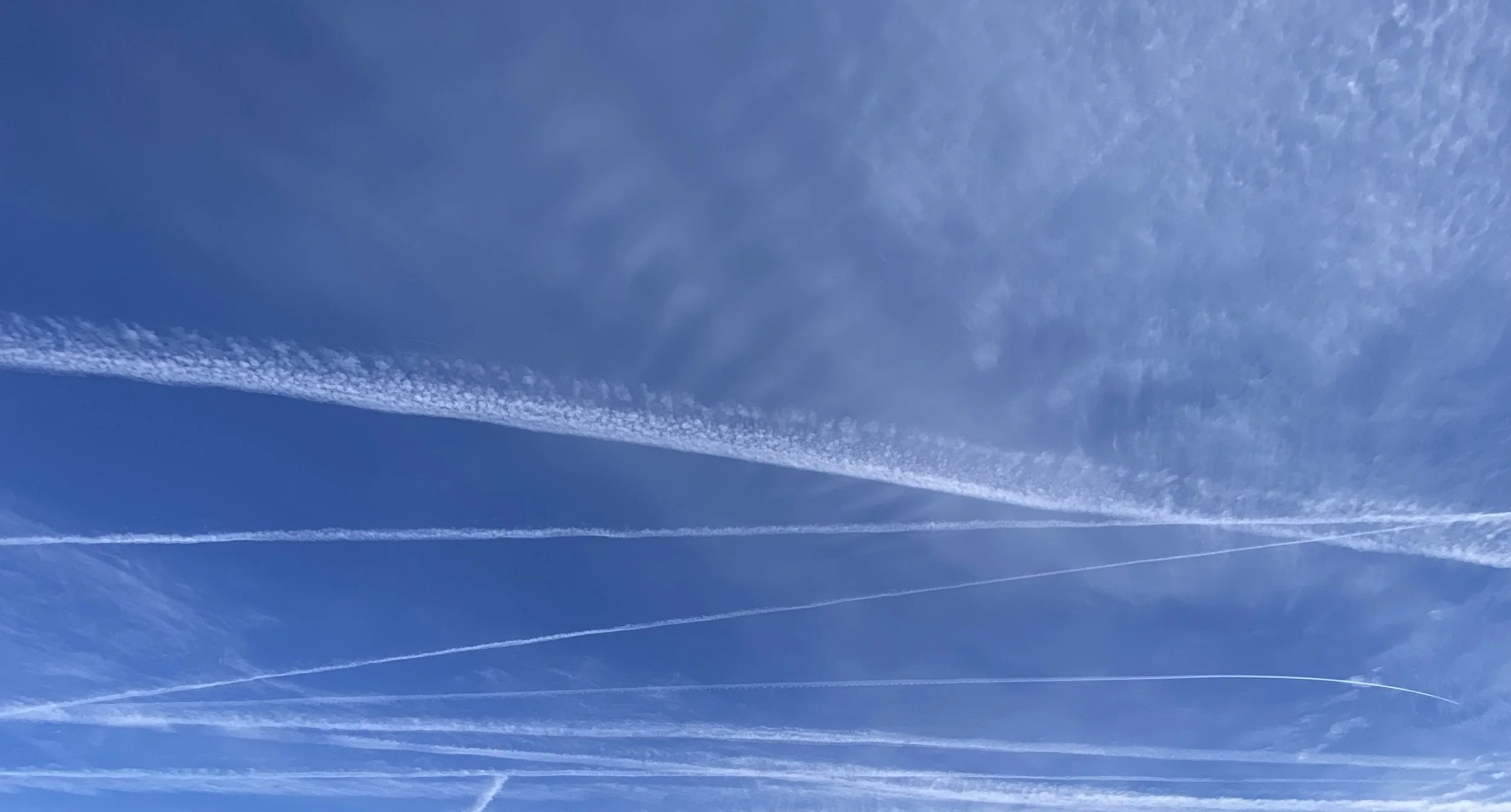 contrails.jpg