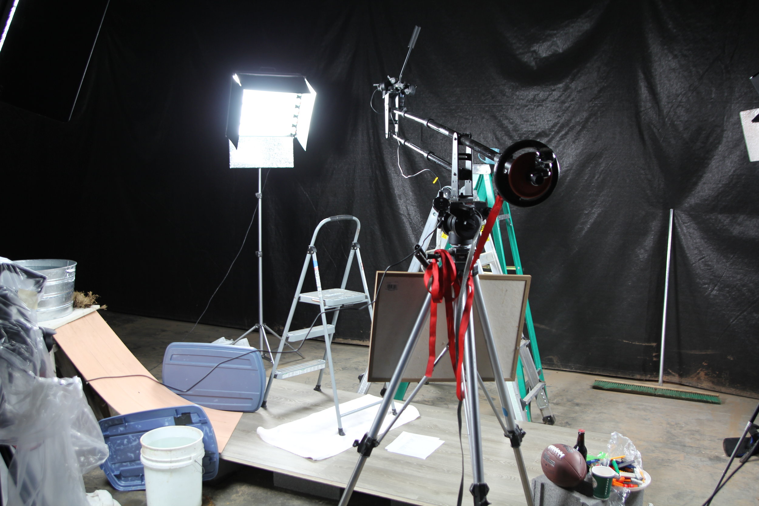 The set. Notice the big bucket of water to the left that is set to wash away all "the mess."