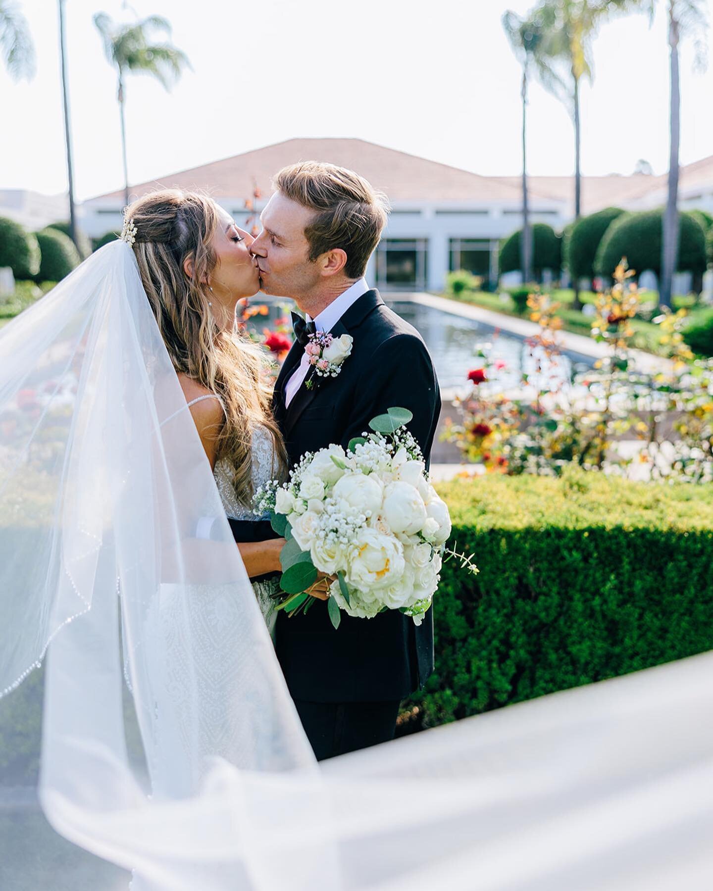 I cannot get over this wedding 😍😍😍 @cierraanichole and @j_dilla4real_a brought the 🔥 for their wedding day!!! They killed it with their first dance and really just slayed their entire day!!! So blessed to be a part of it and the best thing was al