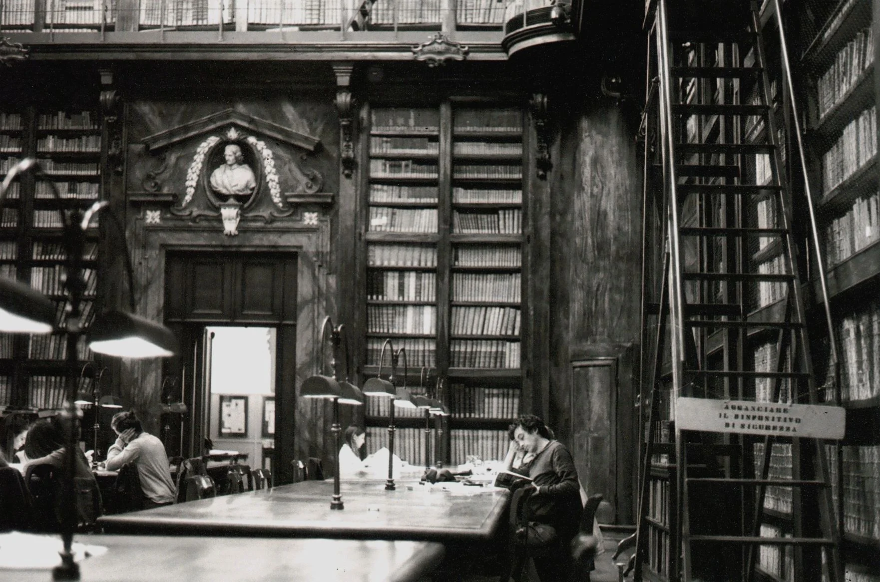 Bibliothek.jpg