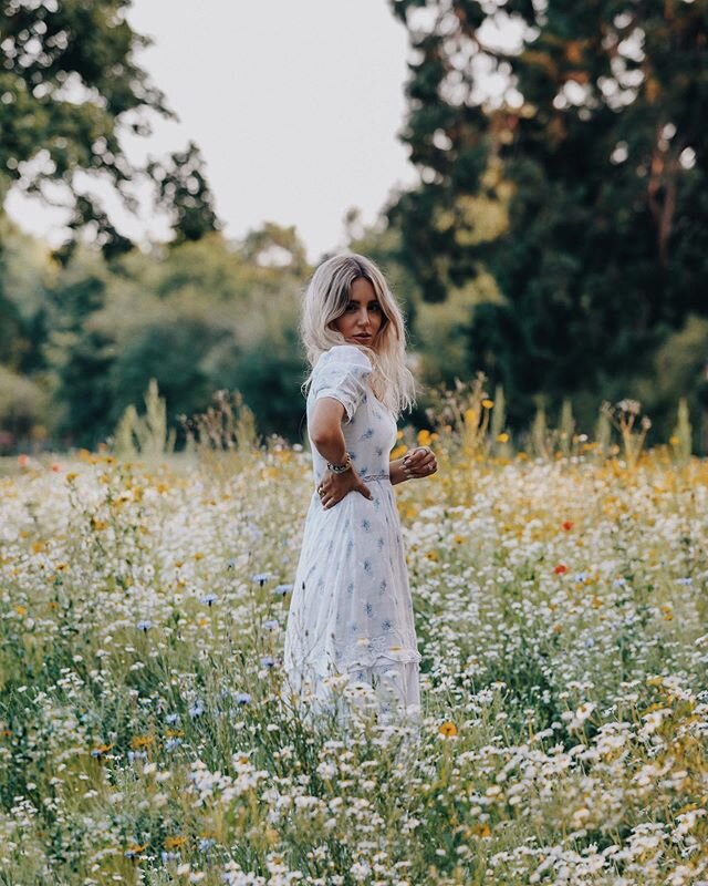 Love her, but leave her wild.
Nothing beats a great British summer. Wild flowers and balmy evenings. 🌾 #TheAdventuresofUs