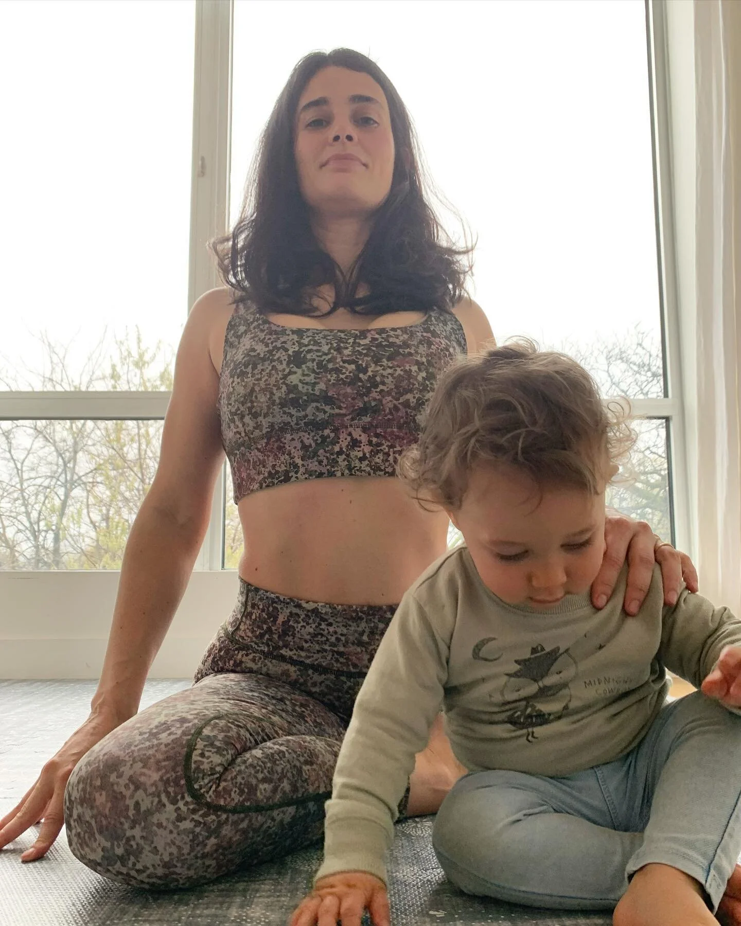 #fableticspartner Pigeon pose challenge with my little Sasa! Who does it better?😆
.
.
.
.
Outfit: @fabletics #myfabletics #moveinfabletics 
.
.
.
.
.
.
.
.
.
.
.
.
#yoga #yogapose #yogateacher #yogini #yogagirl #yogaeverywhere #yogaeveryday #yogaeve