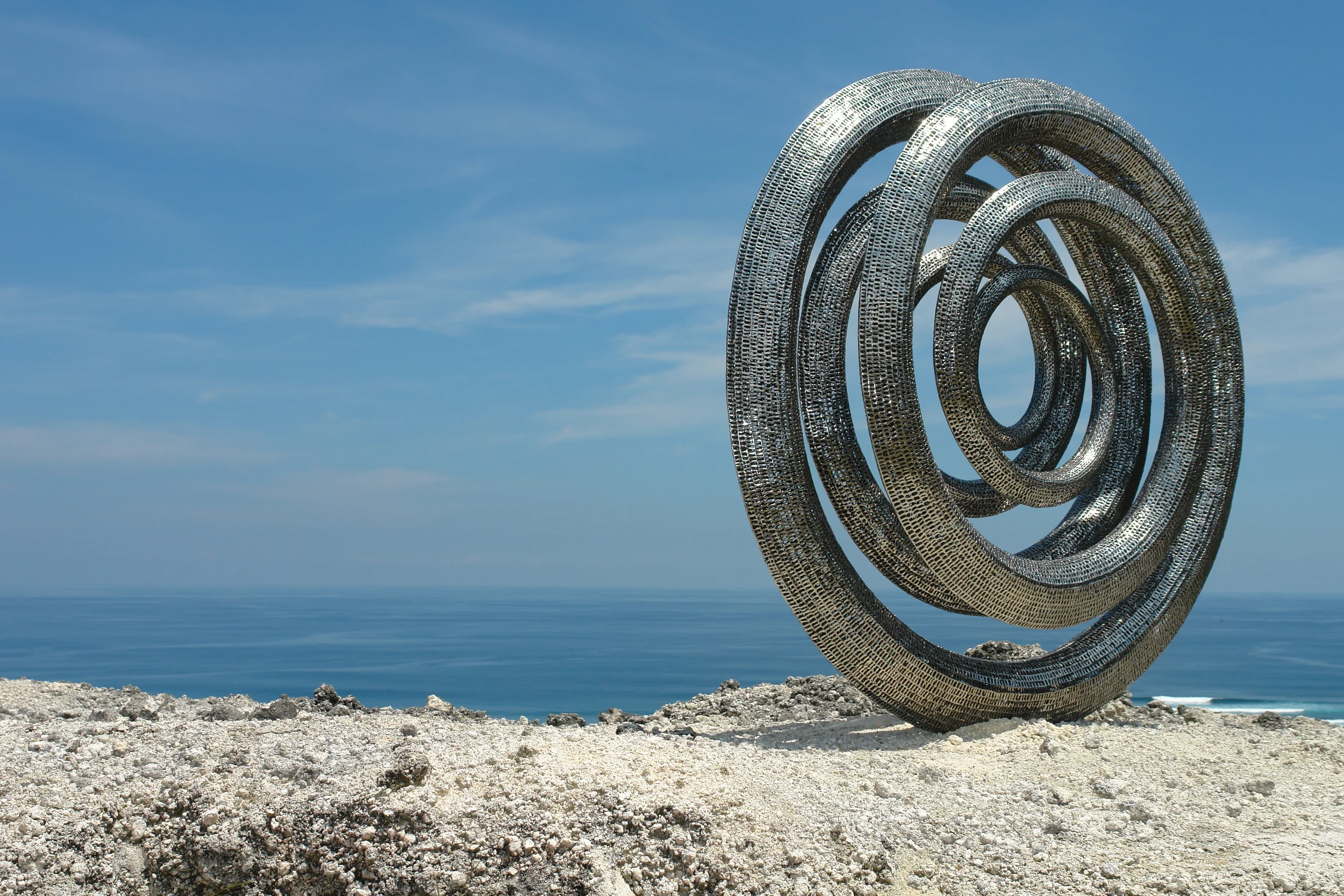 Six Rings (Stainless Steel, 250x270x50 cm)