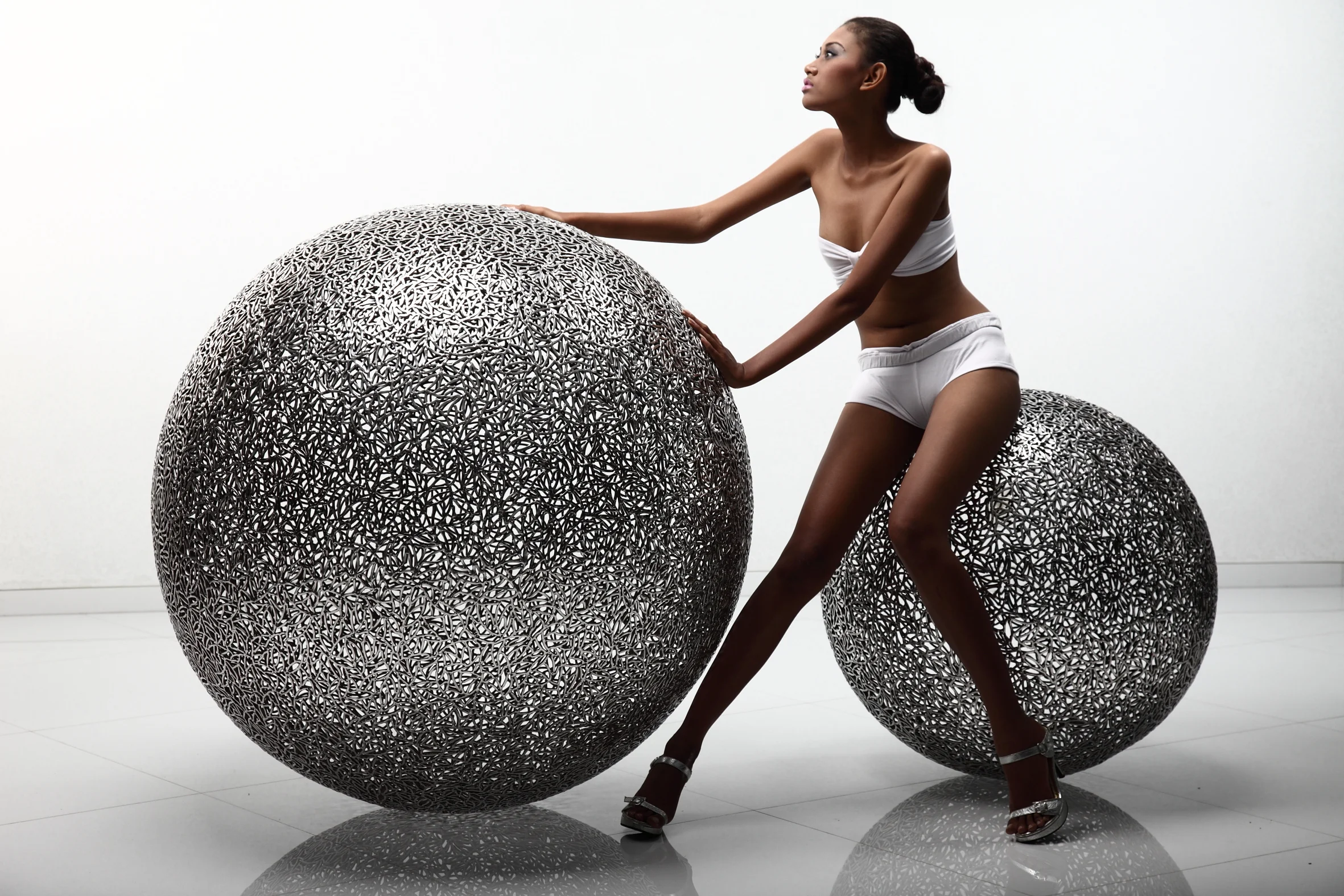 Sphere LG and Sphere sm (Stainless Steel, 120 cm and 60 cm radius)