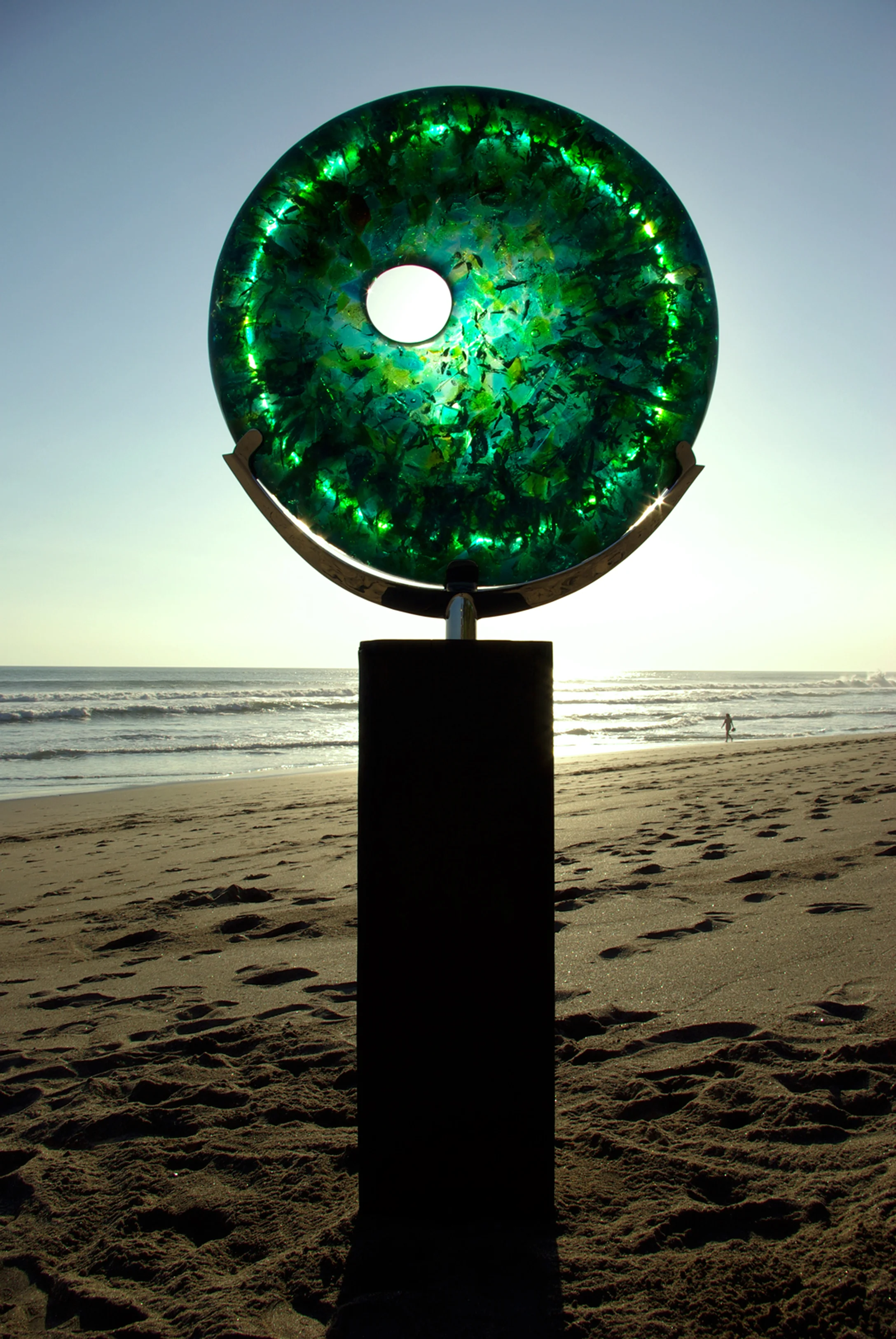 Oz (Resin, Glass, Stainless Steel, & Teak Base, 100x100x20 cm)