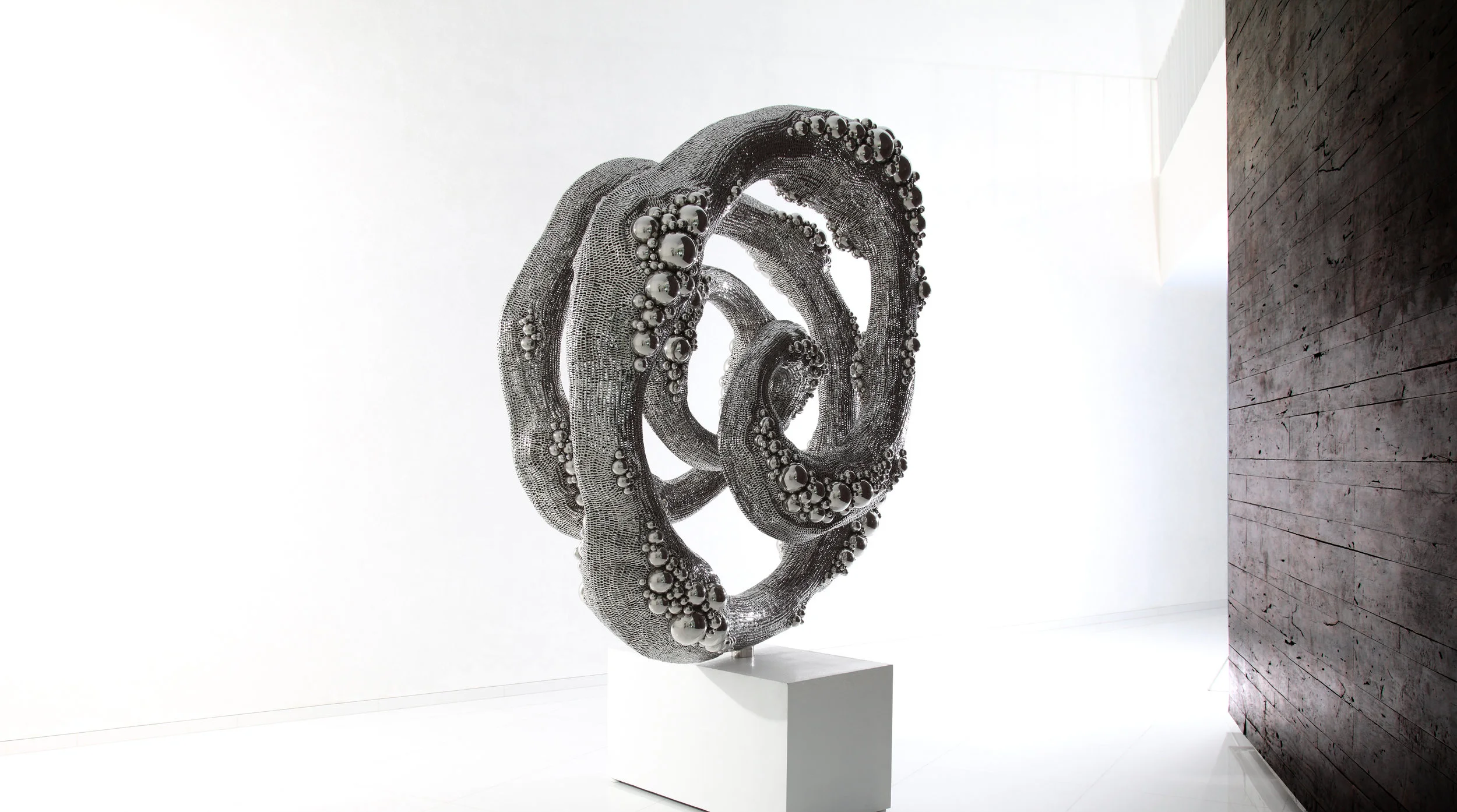 Masterpiece (Stainless Steel, 255x250x160 cm)