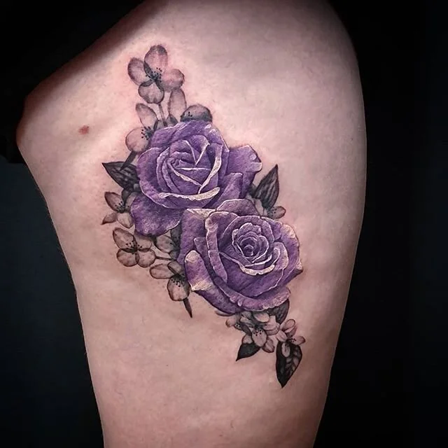 Very sentimental piece for this lovely lady.
#rosetattoo #bluemoonrose #rose #tattoo #thightattoo #realismtattoo #botanicaltattoo #floraltattoo #botanicalart #jasminetattoo #jasmineflower #bouquettattoo #purpleroses