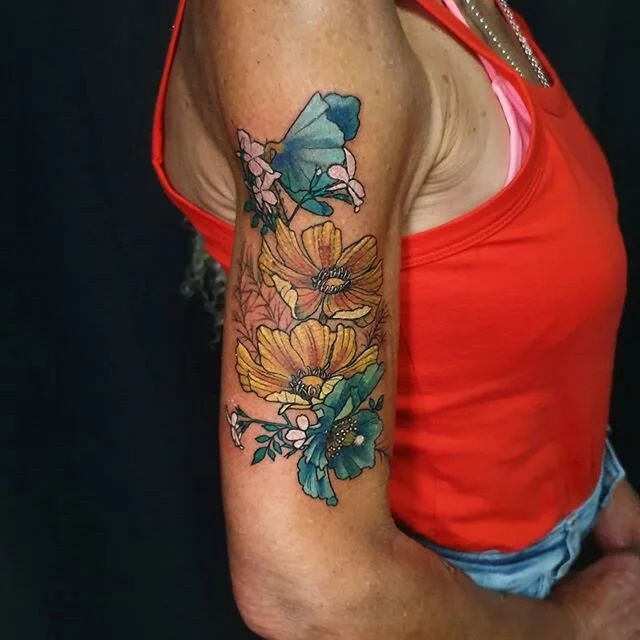 Little floral addition for this lovely lady 
#botanicaltattoo #brisbanetattoo #bulimba #floraltattoo #bouquet #bouquettattoo #hymalayanpoppy #tattoo