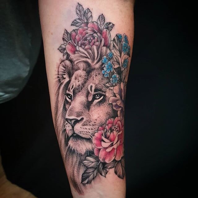 Looking forward to finishing this sleeve, today was fun 🙂 #brisbanetattooart #brisbane #tattoo #brisbanetattoostudio #bulimba #lionportrait #lion #liontattoo #peonytattoo #finelinetattoo #forearmtattoos #stigmaspear #kwadroncartridges