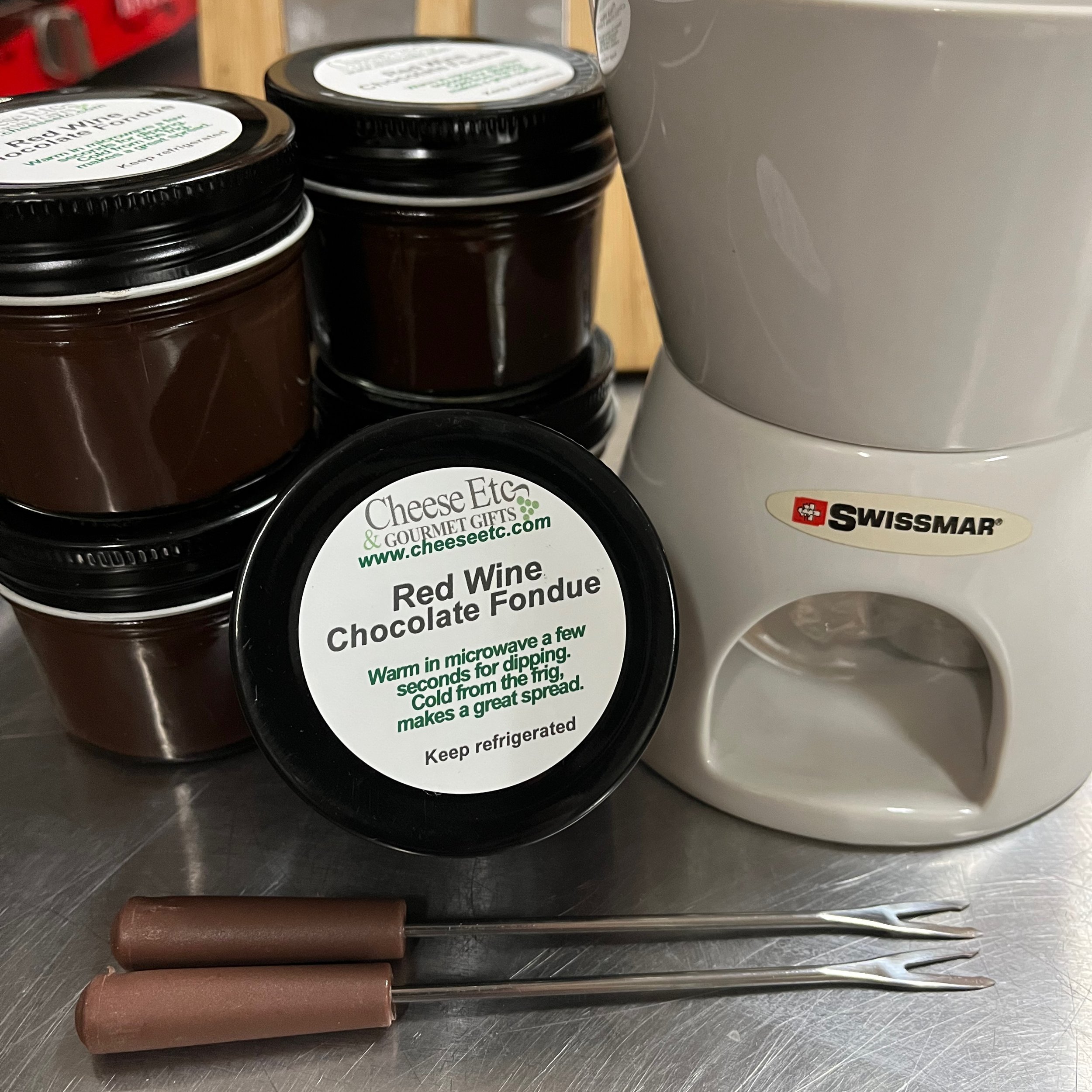 red wine fondue with pot.jpeg