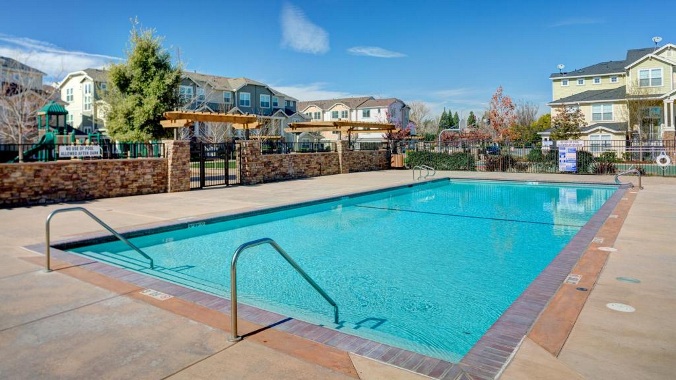 Pool.jpg
