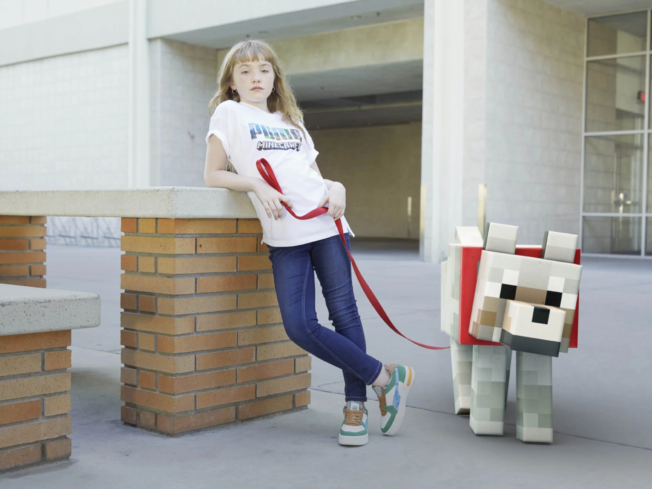 22SS_In-Store_SP_SELECT_Minecraft_CubeSetLightbox-ModelGirl_1000x750mm.jpg