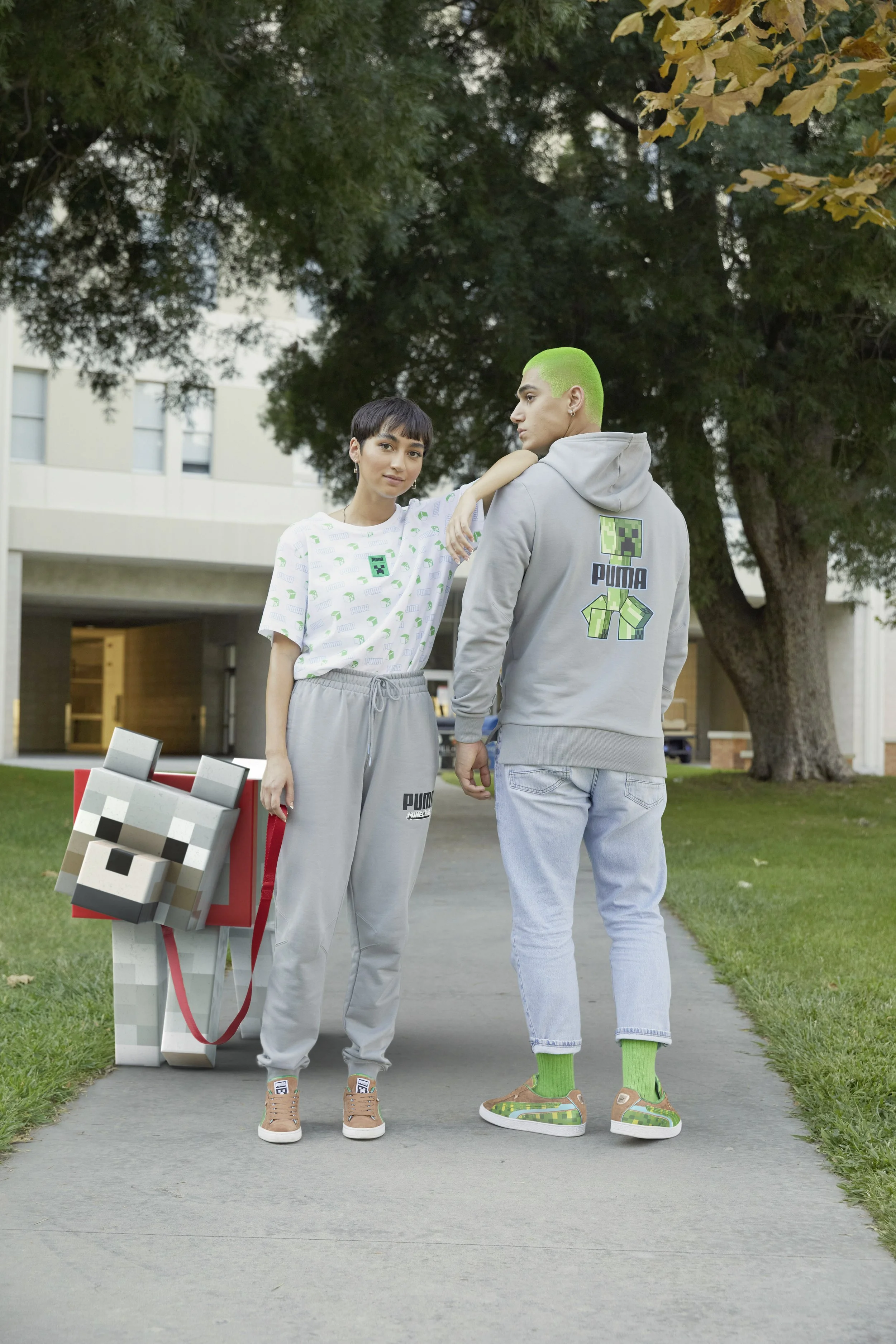22SS_SP_Minecraft-3D_adult_group_model_look-1_0974.jpg