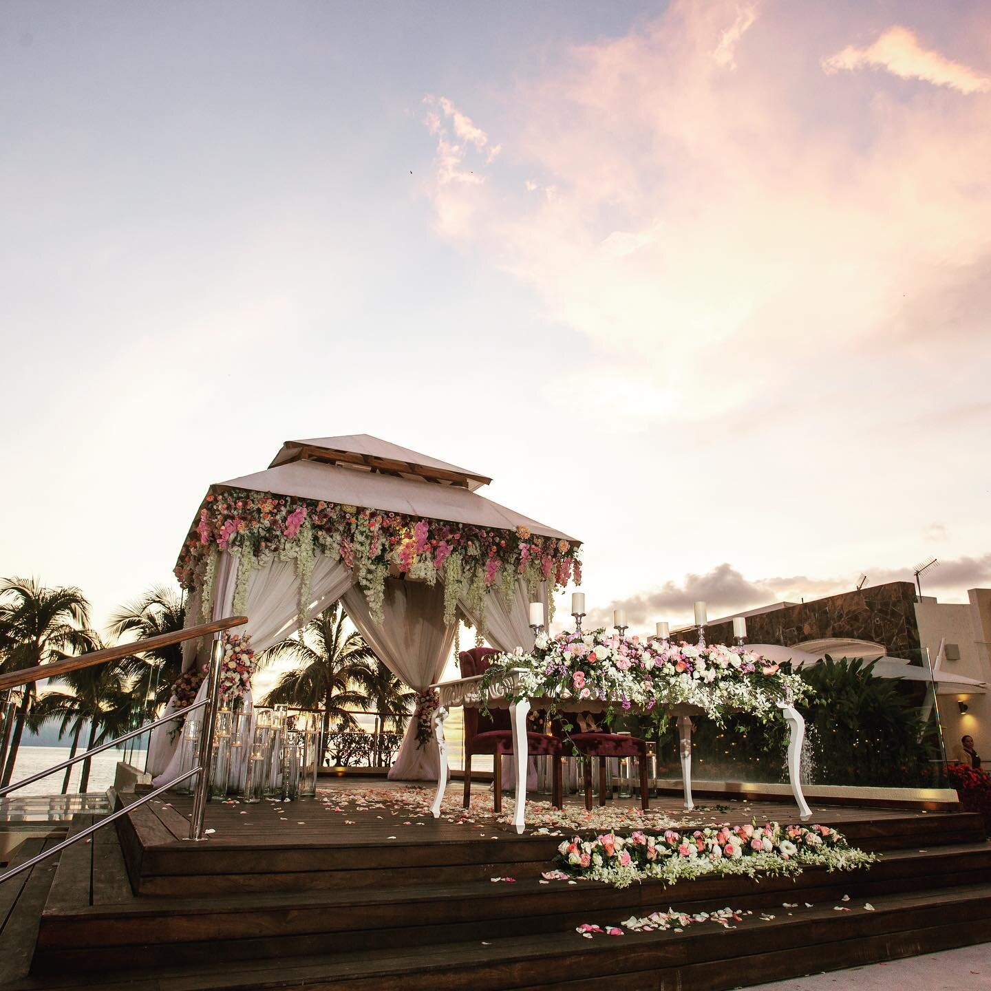 The stunning Terraza La Vista at Now Amber overlooks the Pacific Ocean along the coast of Puerto Vallarta. The perfect destination wedding location for brides who want a &ldquo;high heel friendly&rdquo; ceremony.
.
.
.
.
.
.
#destinationwedding #mexi